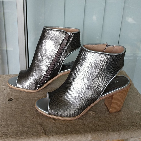 Silver Sequined Open Toe Bootie NWOT - Picture 4 of 12
